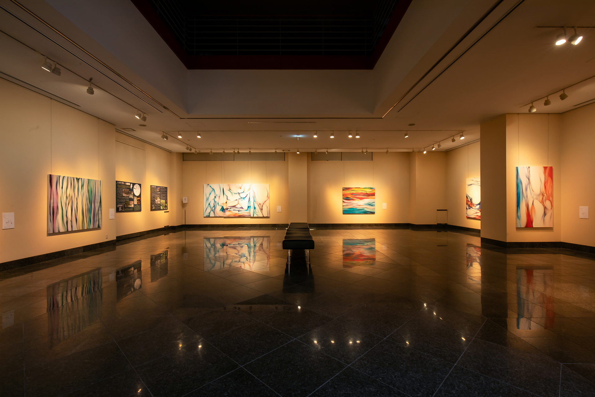 Nagano 1F 展示風景 側面アングル