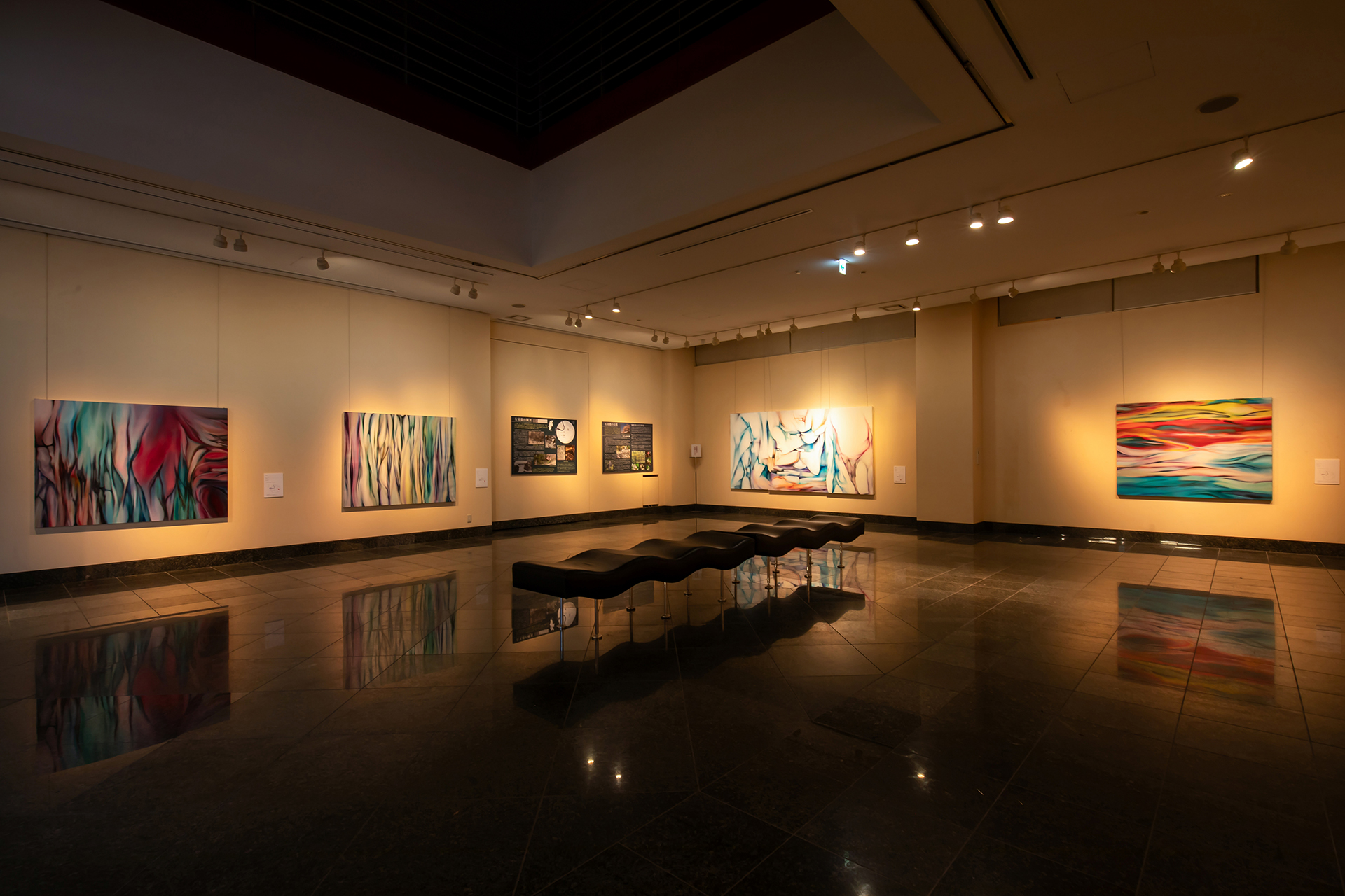 Nagano 1F 展示風景 正面対峙